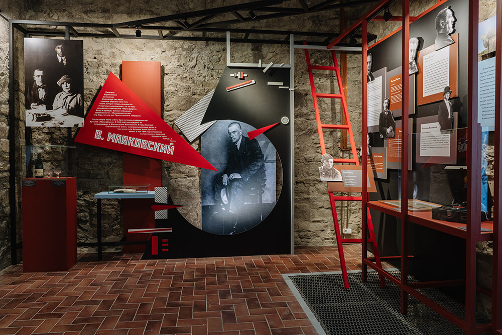 Выставка в музее Абрау-Дюрсо - Маяковский Выставка в музее Абрау-Дюрсо - Маяковский